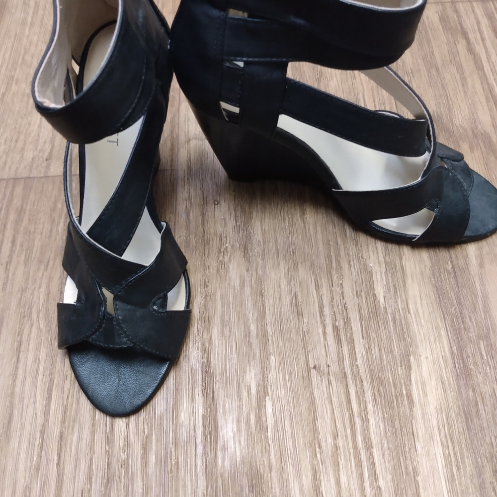 Shoes - Picture 5 of 6